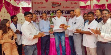 सीसीएल के निदेशक कार्मिक ने किया रक्तदान