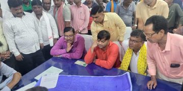 भू-धसान प्रभावितों से मिले सिद्धार्थ,जीएम से किया वार्ता