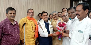 सेवानिवृत्त कोयला मजदूर संघ ने मंत्री को दिया ज्ञापन