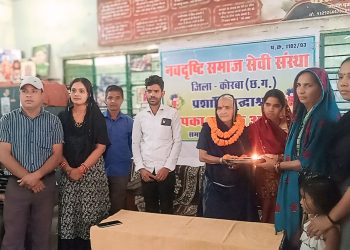 एक साल बाद वृद्धाश्रम में मिली मां, दोनों मिले तो फफक पड़े