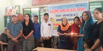 एक साल बाद वृद्धाश्रम में मिली मां, दोनों मिले तो फफक पड़े