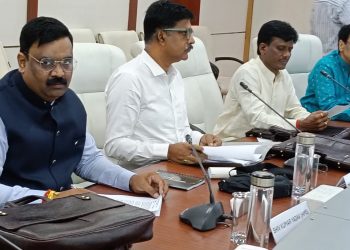 सर प्लस आवास लीज पर देने से इंकार,केंद्र सरकार ….