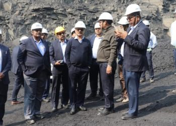 पदभार ग्रहण करते ही एक्शन में चेयरमैन,पहुंचे ईसीएल,किया समीक्षा